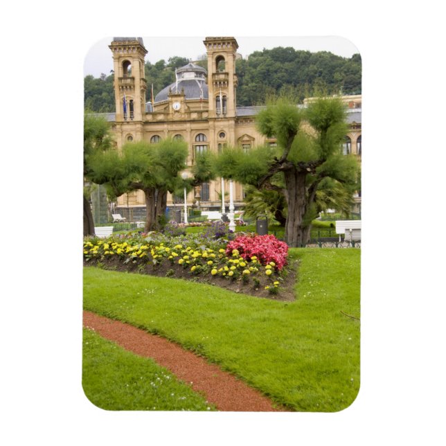 Spain, San Sebastian. Popular seaside resort, Magnet (Vertical)