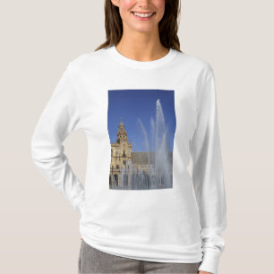 Spain, Sevilla, Andalucia Fountain and ornate T-Shirt