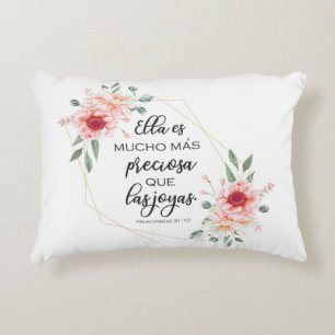 Spanish bible verse Proverbios 31:10 Decorative Cushion