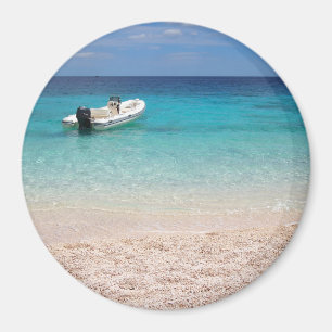 Speedboat in the blue sea round magnet