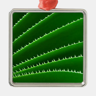 Spiky Green Leaf Pattern Metal Tree Decoration