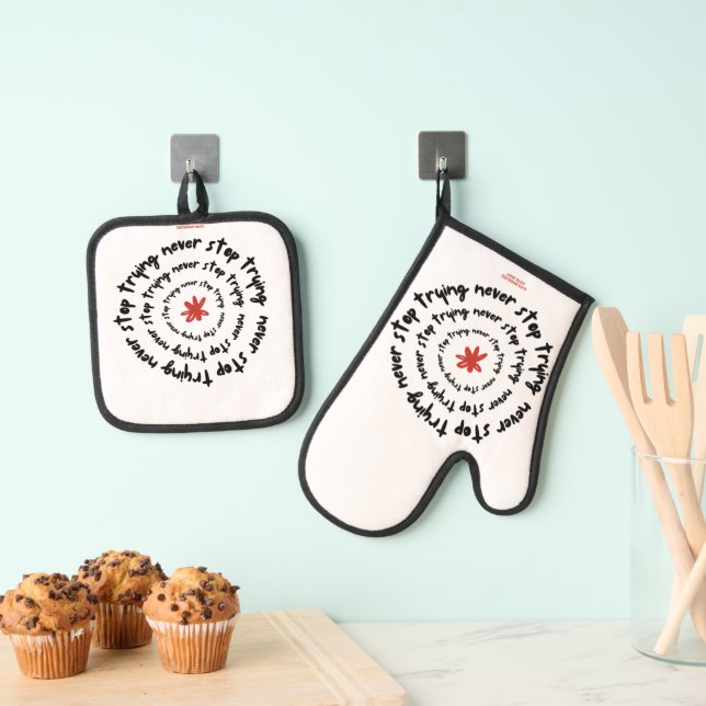 Spiralling Motivation: Never Stop Trying Design Oven Mitt & Pot Holder Set (Insitu(Hanging))