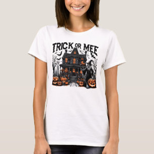 Spooky Halloween gathering with pumpkins T-Shirt