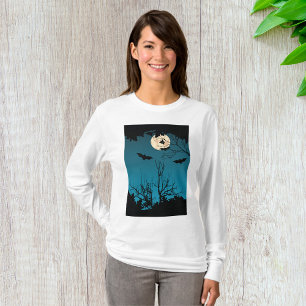 Spooky Halloween Night Full Moon and Flying Bats  T-Shirt