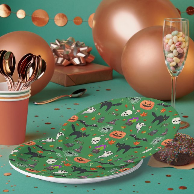 Spooky Halloween Pattern – Pumpkins, Ghosts Bats Paper Plate (Multi)