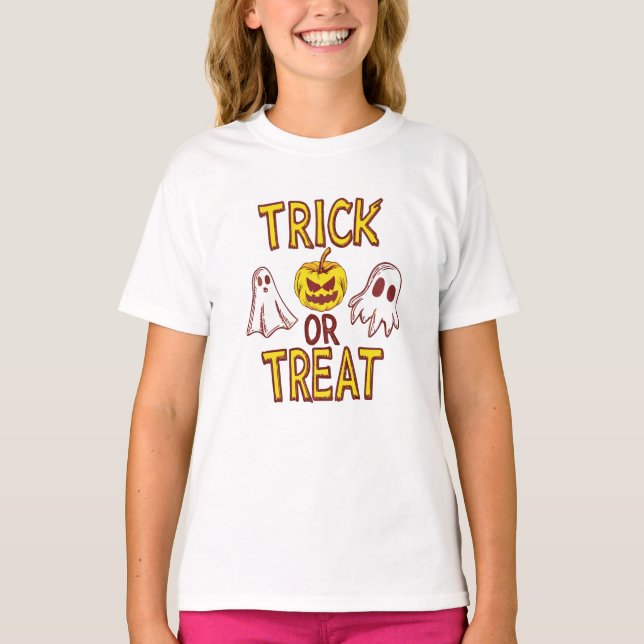 Spooky Trick or Treat Halloween - ghosts & pumpkin T-Shirt (Front)