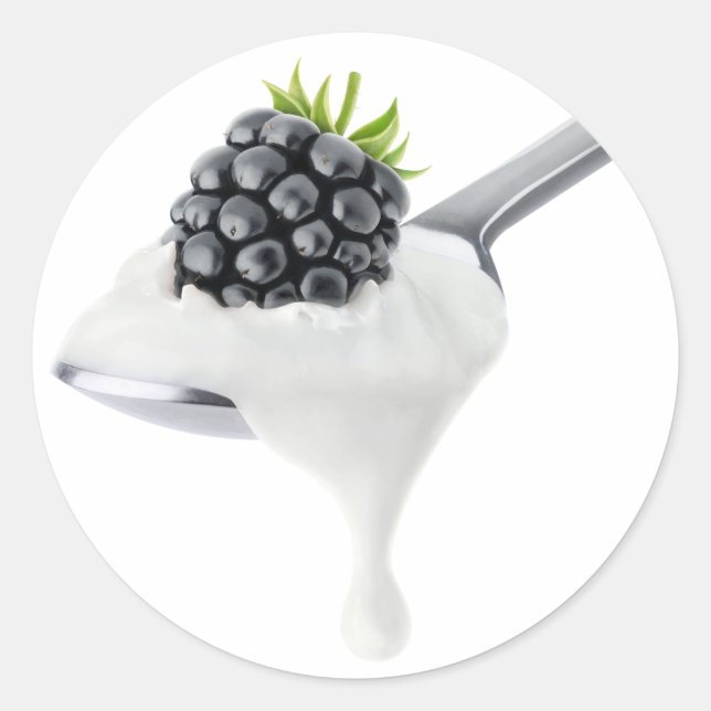 Spoon of blackberry yogurt classic round sticker (Front)