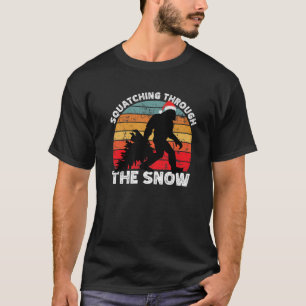 Squatching Through The Snow Bigfoot Sasquatch Sant T-Shirt