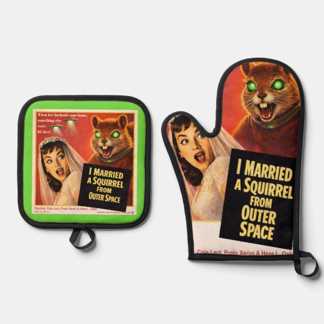 Squirrel from Outer Space Oven Mitt & Pot Holder Set (Front)