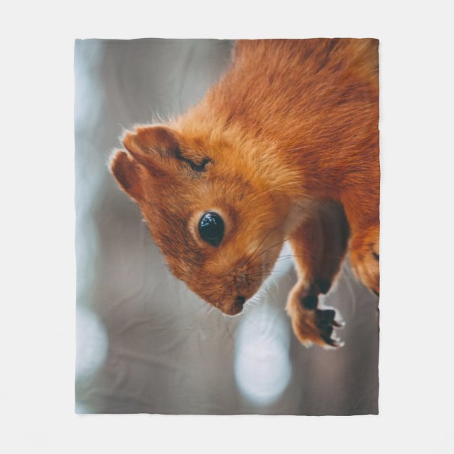SQUIRREL ON TREE TRUNK FLEECE BLANKET (Front)