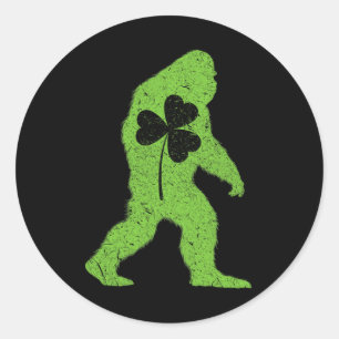 St Patrick's Day Bigfoot Shamrock Men Women Kids B Classic Round Sticker