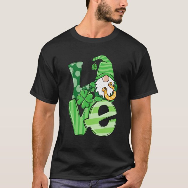 St Patrick's Day Love Gnomes Shamrock Horseshoe Ir T-Shirt (Front)