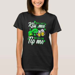 St Patrick's Day Lucky Shamrock Waitress Bartender T-Shirt