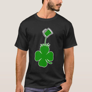 St Patrick'S Day Pouring Shamrock Green Beer T-Shirt