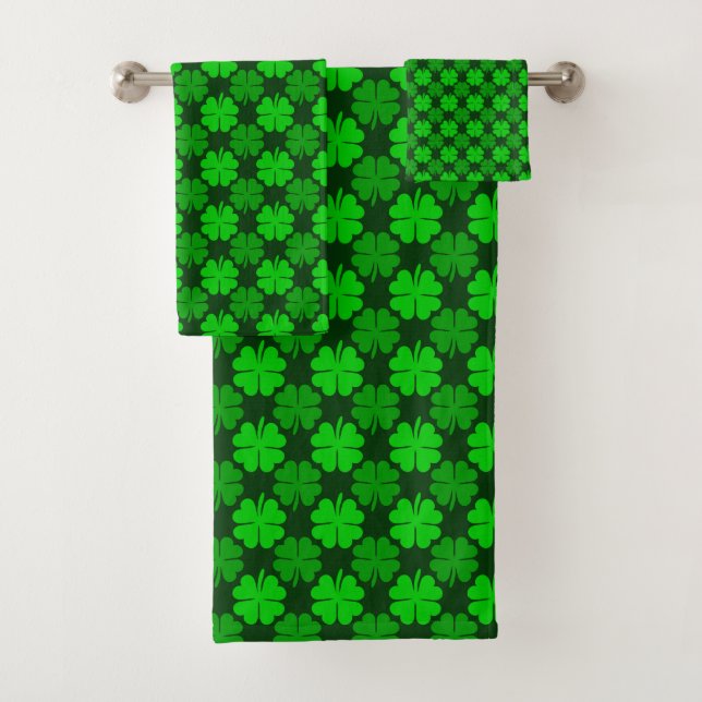 St. Patrick's Day Shamrock Pattern Bath Towel Set (Insitu)