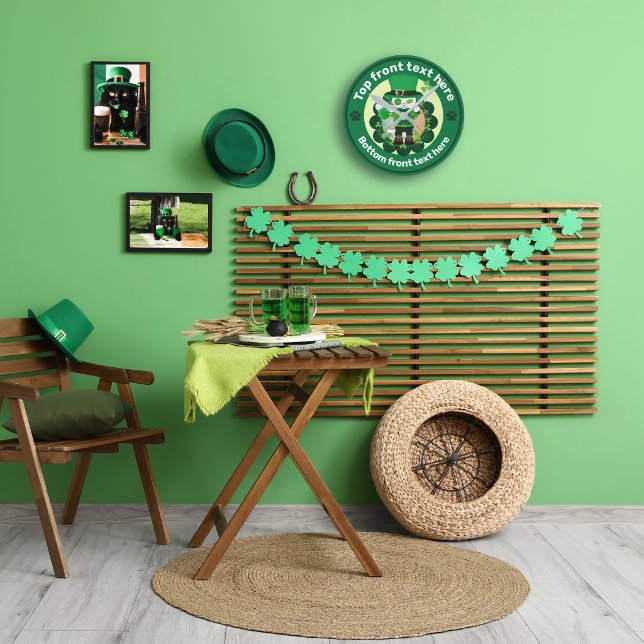 St. Patrick's Day with a Lucky One-Eyed Cat Round Clock (St. Patrick's Day with a Lucky One-Eyed Cat Round Clock)