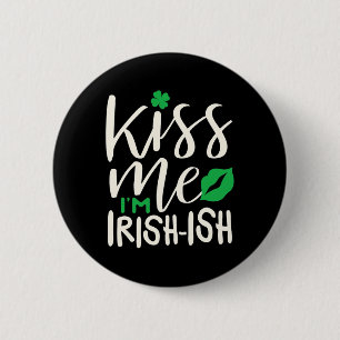 St. Patricks Irish Kiss Me Im Irishish  6 Cm Round Badge