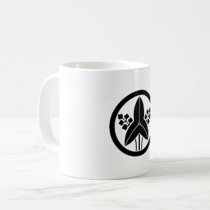 Standing arrowhead in a circle coffee mug