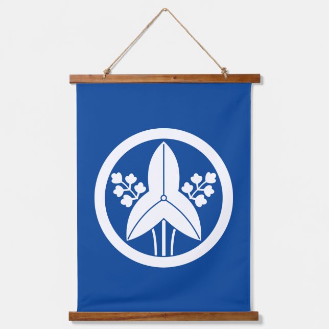 Standing arrowhead in a circle hanging tapestry (Front)