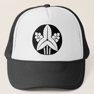 Standing arrowhead in rice cake trucker hat
