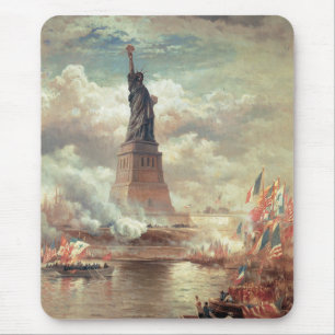 Statue Of Liberty Enlightening the World Mouse Pad