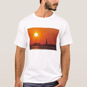 Statue of Liberty, New York Harbour, NY, USA, T-Shirt