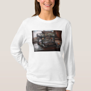 Steampunk - Typewriter - A really old typewriter T-Shirt