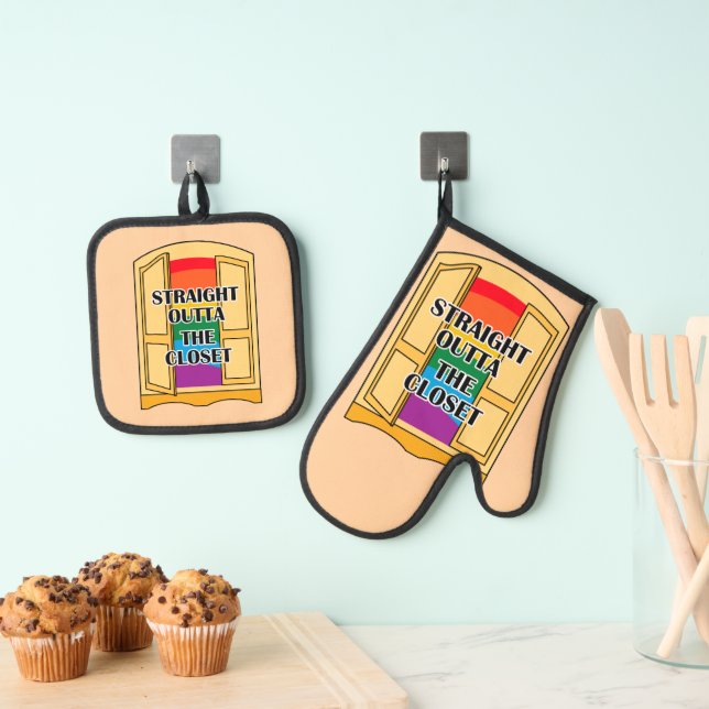 Straight Outta The Closet Oven Mitt & Pot Holder Set (Insitu(Hanging))