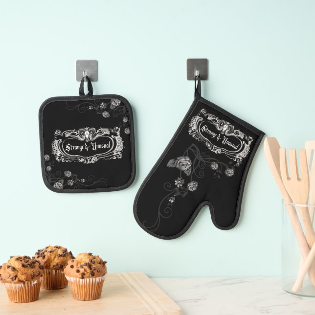Strange &  Unusual Oven Mit Oven Mitt & Pot Holder Set (Insitu(Hanging))