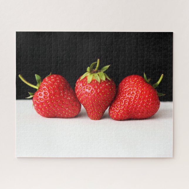 Strawberries On Black Over White 16x20 520pc jpcna Jigsaw Puzzle (Horizontal)