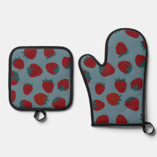 Strawberries on Turquoise Oven Mitt & Pot Holder Set