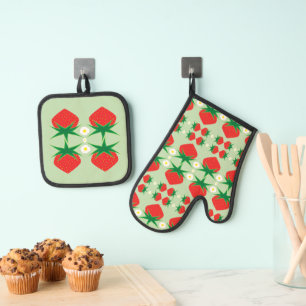 Strawberries oven mitt & pot holder set