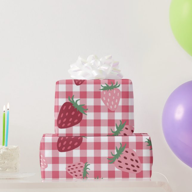  Strawberry Gingham Pattern Wrapping Paper (Party Gifts)