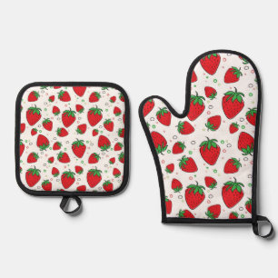 Strawberry pattern oven mitt & pot holder set