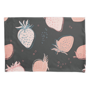 Strawberry pattern pillowcase