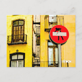 Street art at El Born quater, Barcelona, Spain Postcard