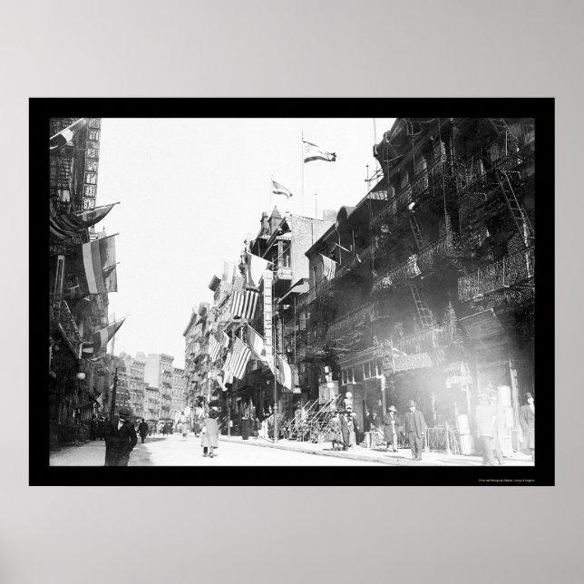 Street Scene in Chinatown, New York City 1913 Poster (Front)