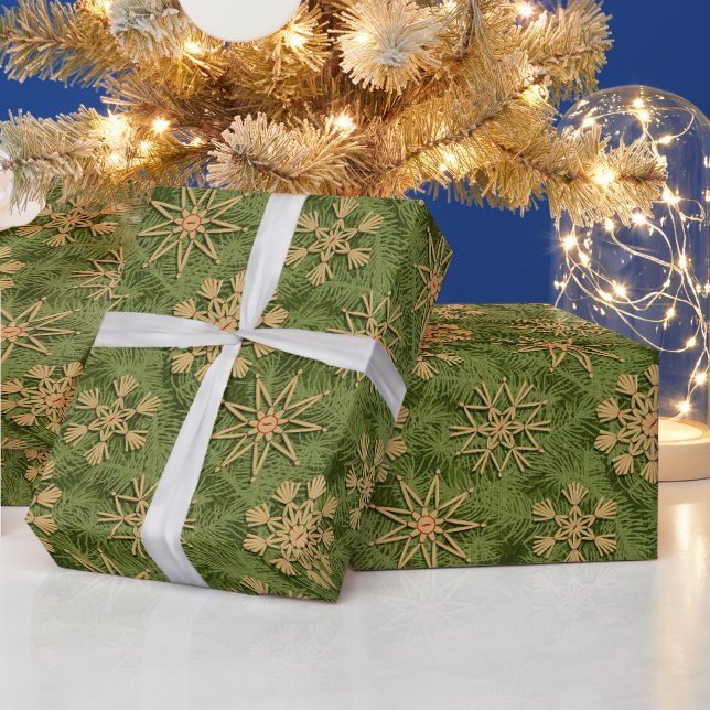 Strohsterne on Pine Tree Wrapping Paper (Holidays)