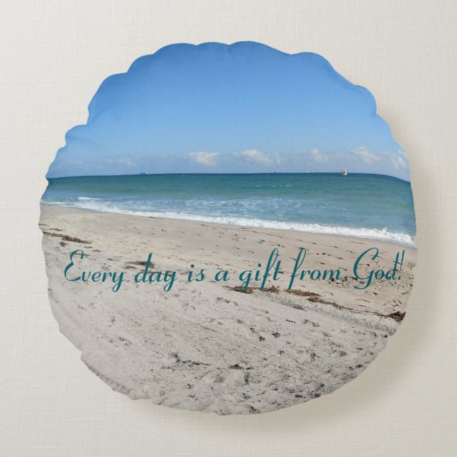 Stunning Ocean View, Round Throw Pillow (Front)