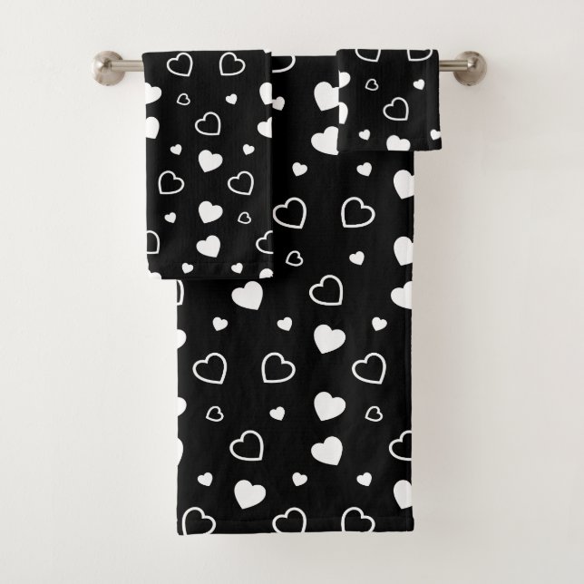 Stylised hearts pattern 5 bath towel set (Insitu)