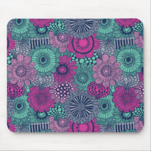 Stylish bright pattern of gorgeous flowers mouse pad