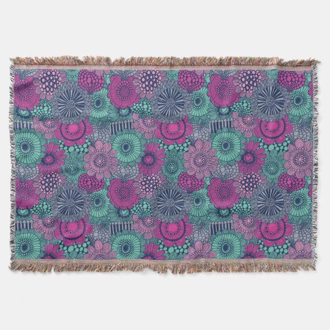 Stylish bright pattern of gorgeous flowers throw blanket (Front)