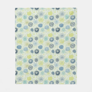 Stylish floral pattern with cute flowers fleece blanket