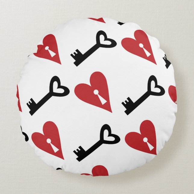 Stylish graphic seamless pattern with hearts and k round cushion (Front)