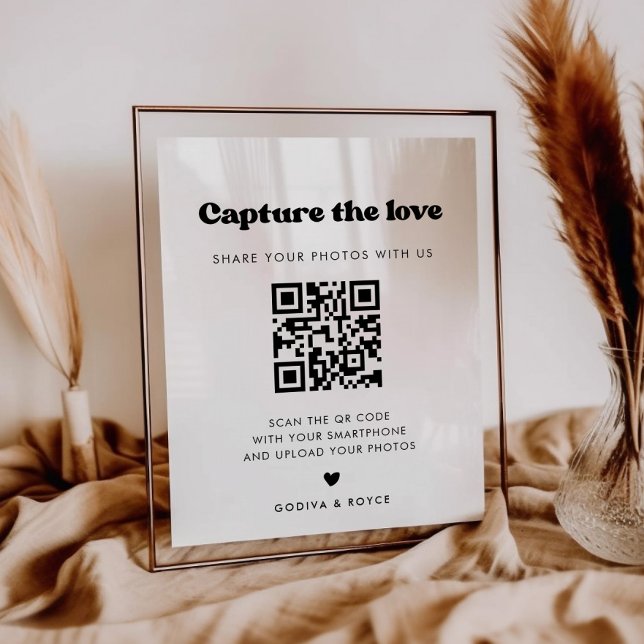 Stylish retro black & white Capture the love sign (Creator Uploaded)