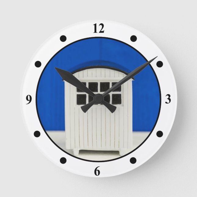 Summer Beach cabin in blue and white Round Clock (Front)