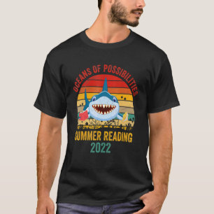 Summer Reading 2022 Vintage Retro Teacher Shark Bo T-Shirt