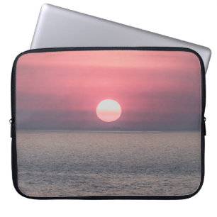 SUN SETTING ON OCEAN HORIZON LAPTOP SLEEVE