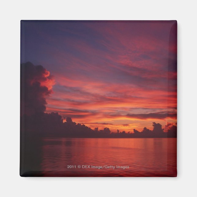 Sunset at sea with dark clouds magnet (Front)