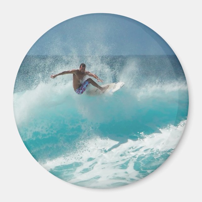 Surfer on a big wave round magnet (Front)